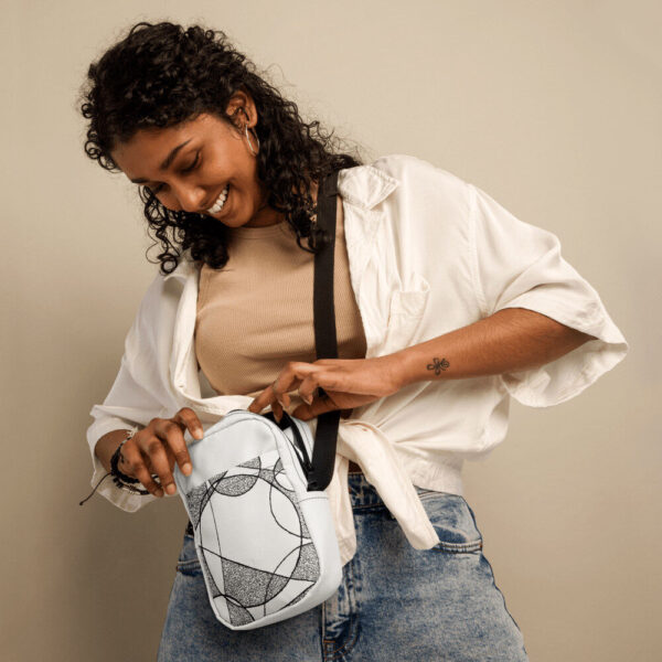 Urban Flow – vízálló crossbody táska geometrikus grafikával - Image 17