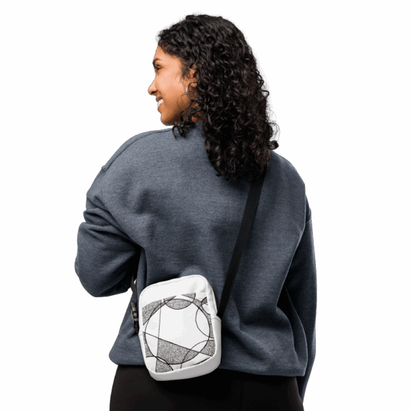Urban Flow – vízálló crossbody táska geometrikus grafikával - Image 16