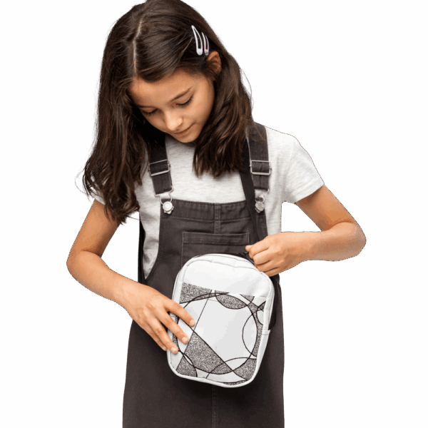 Urban Flow – vízálló crossbody táska geometrikus grafikával - Image 15