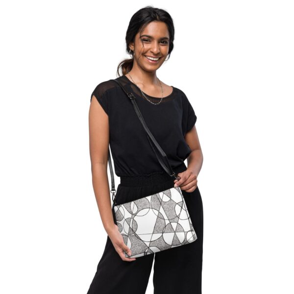 Geometric Chic – crossbody válltáska egyedi grafikával - Image 11